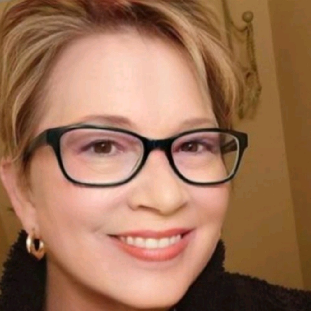 Meet your Posher, Cynthia